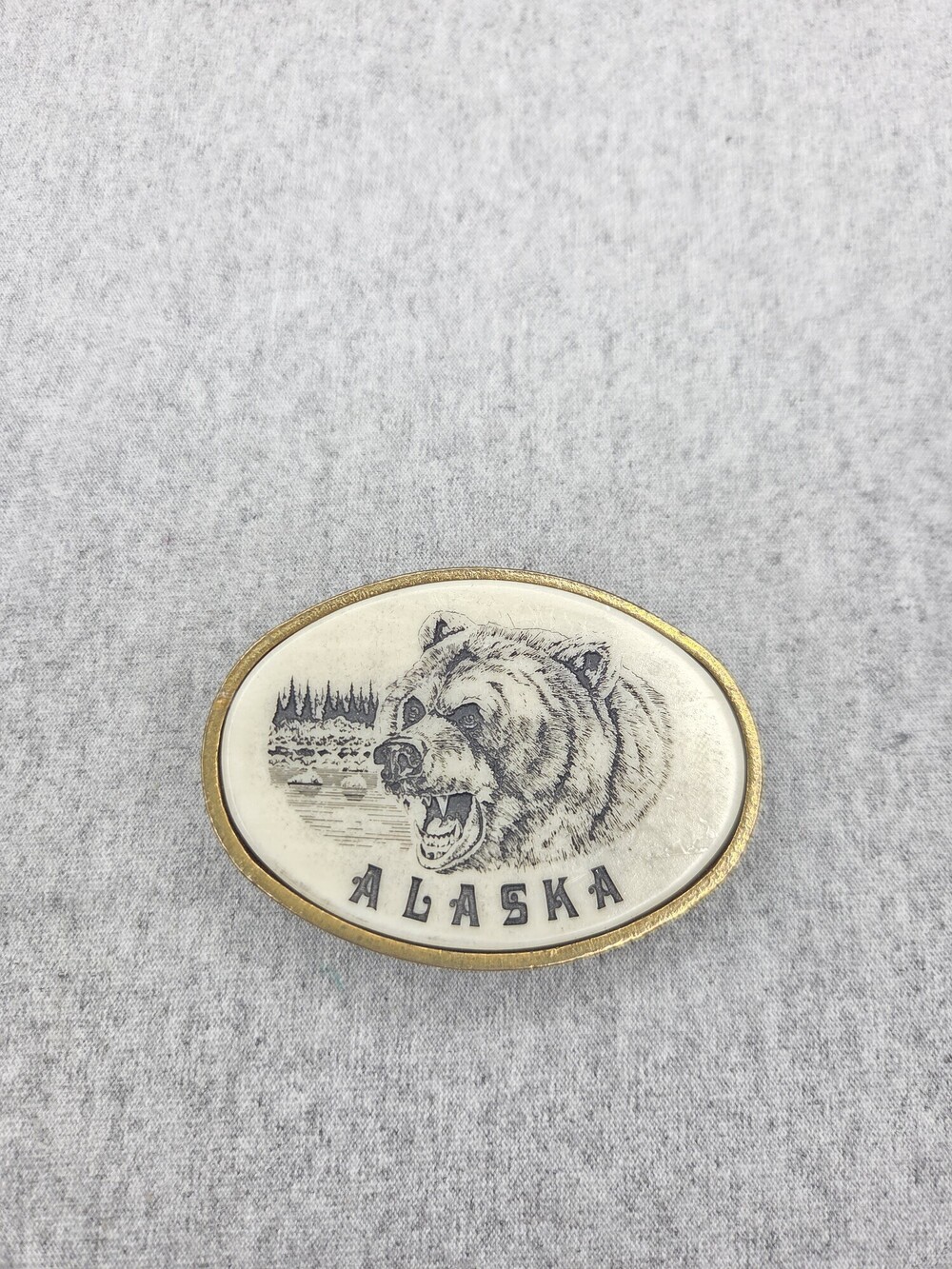 Vintage 1983 BTS Alaska Carved Grizzly Bear Solid Brass Belt Buckle Scrimshaw